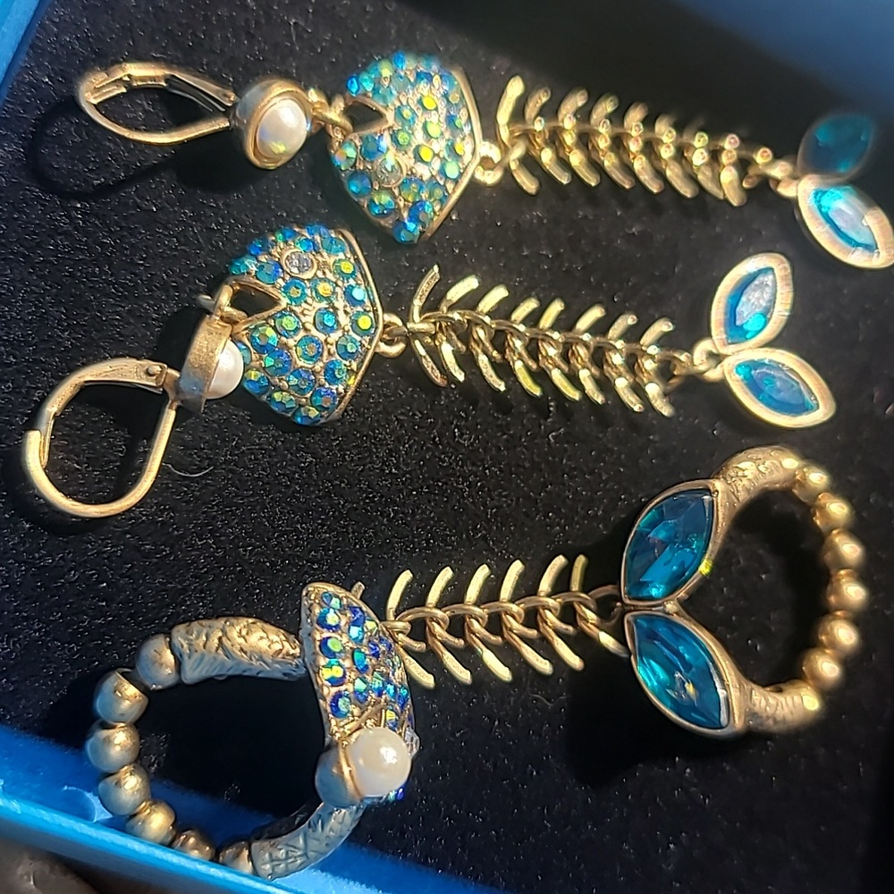 Fish earings and ring, turquoise rhinestones